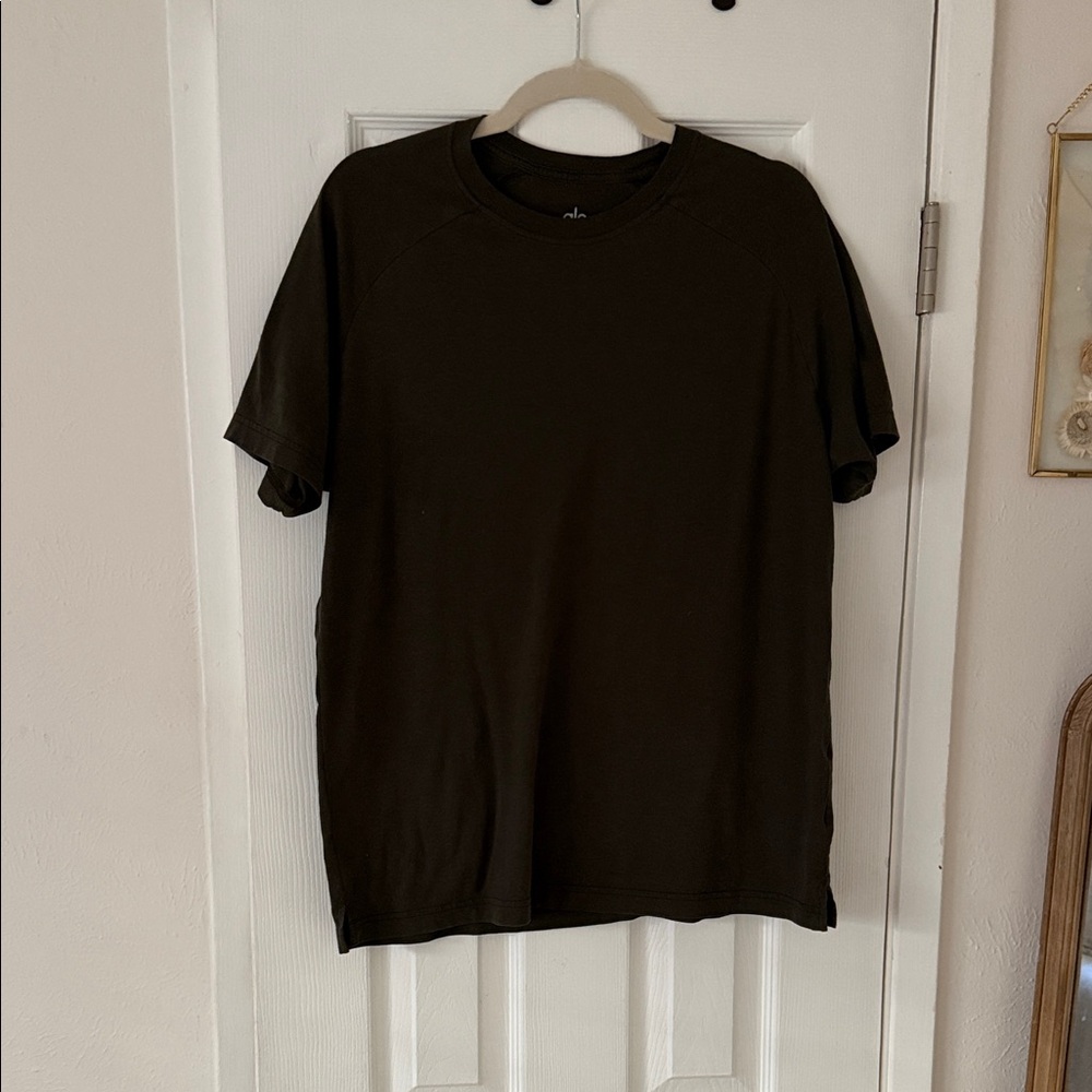ALO Yoga Triumph Raglan Tee - Stealth Green